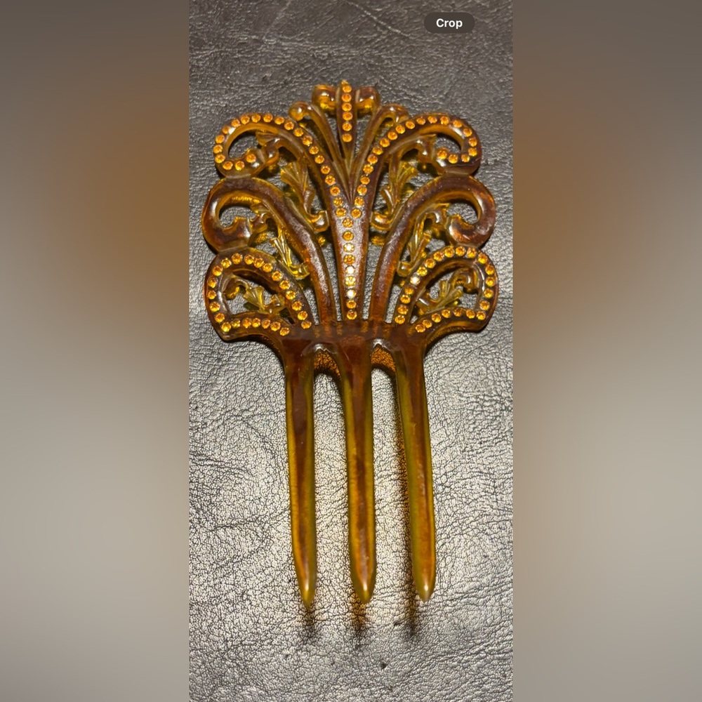 VINTAGE ART DECO STYLE CELLULOID BLOND HAIR CLIP WITH AMETHYST BEADS.